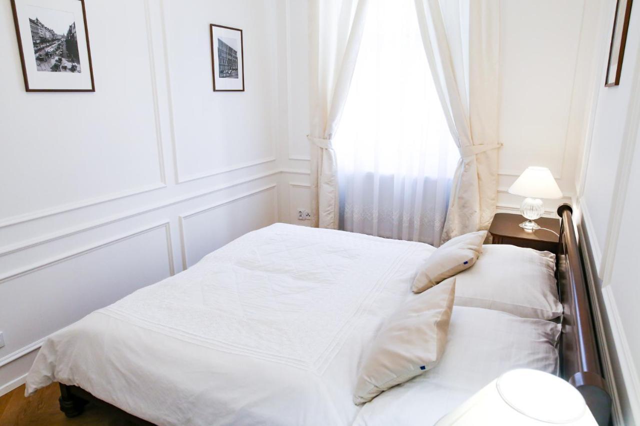 Apartment White & Gray Prag
